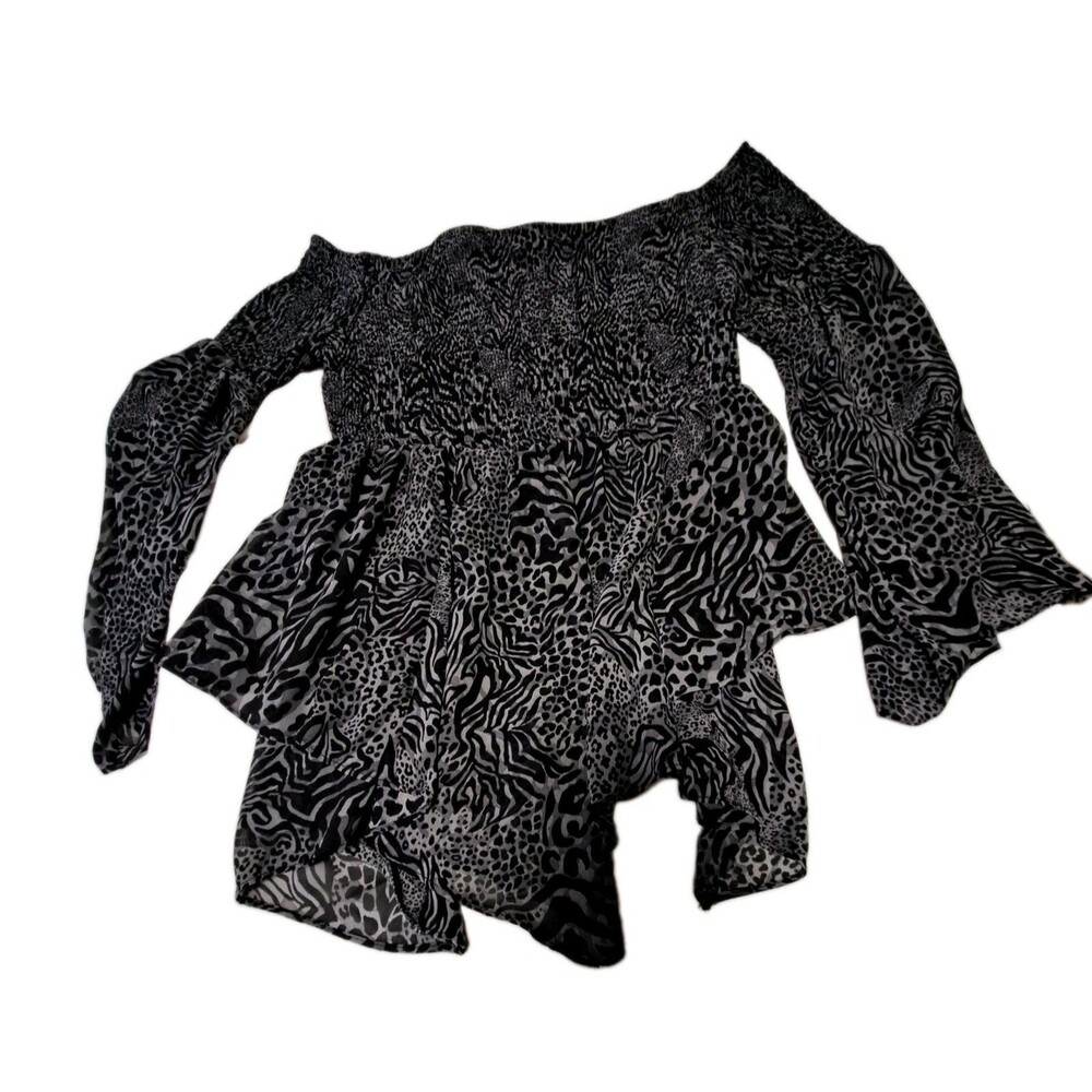Torrid Womens Leopard Cold Shoulder Smocked Bell Sleeve Top Sz 00